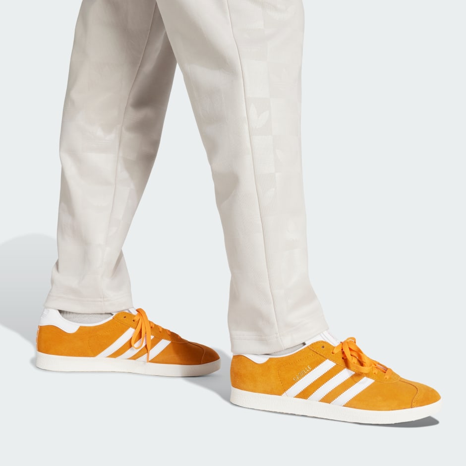 بنطال جري عادي مُوحّد اللون بطبعة كاملة