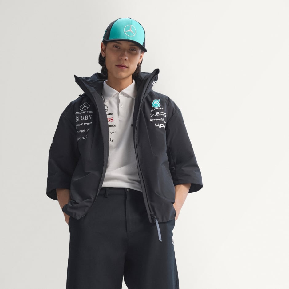 JACHETĂ MERCEDES - AMG PETRONAS FORMULA 1 TEAM ENGINEERS