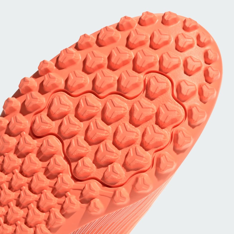 F50 Club 草披場球靴