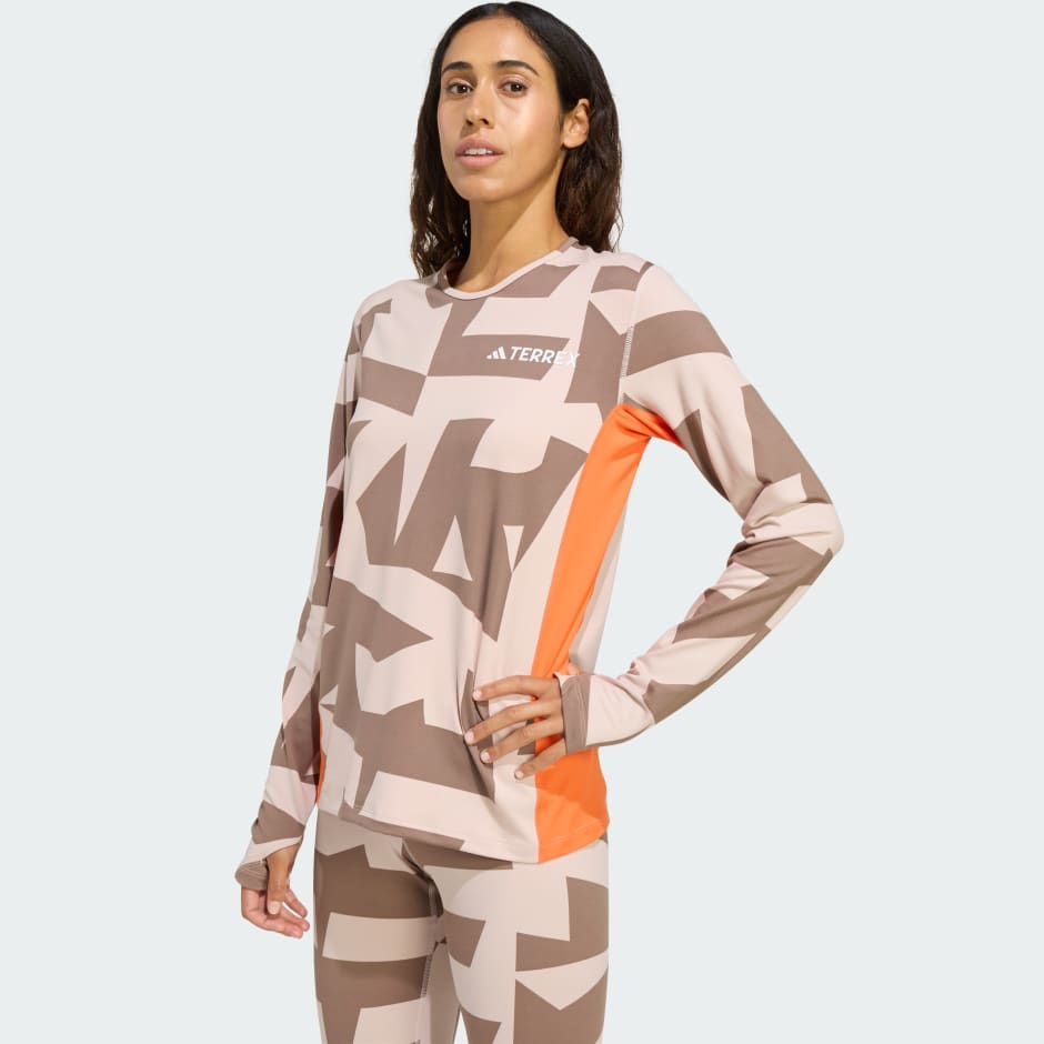 Strat de bază multi sintetic cu m&acirc;necă lungă