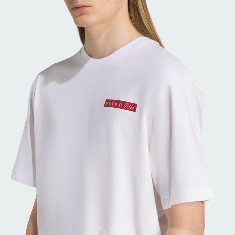 تيشيرت ذات تصميم جرافيكي