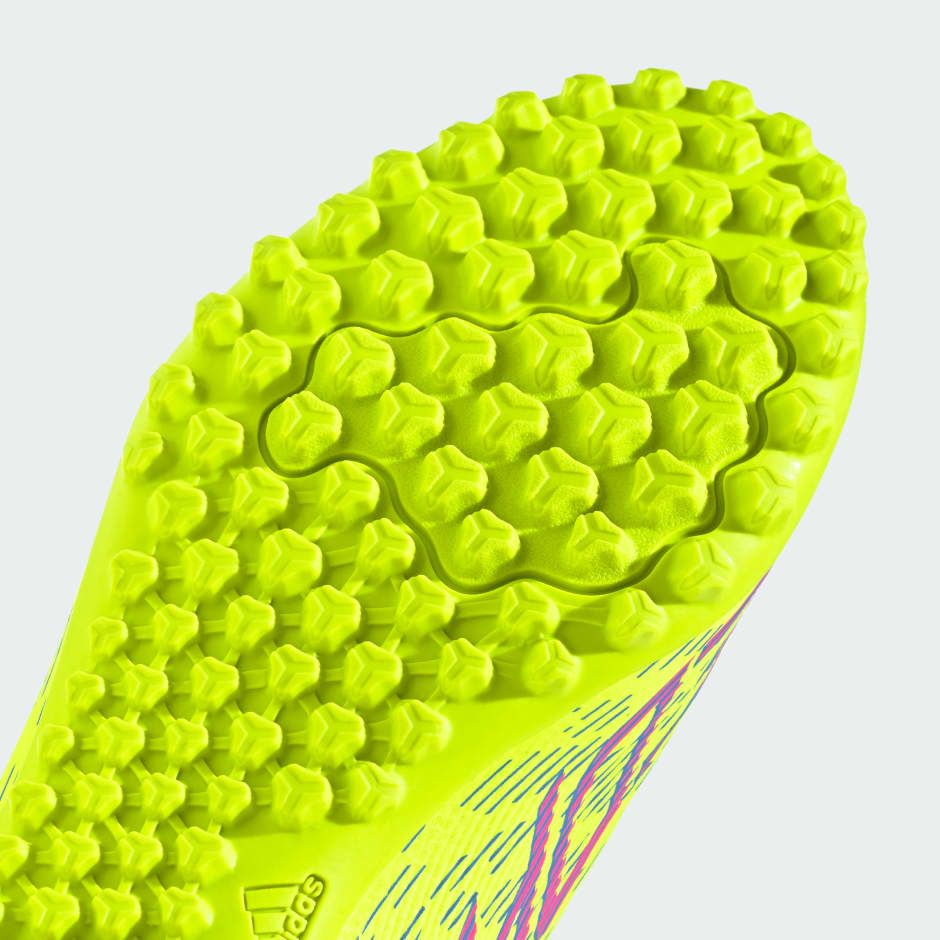 Guayos Predator Club Society