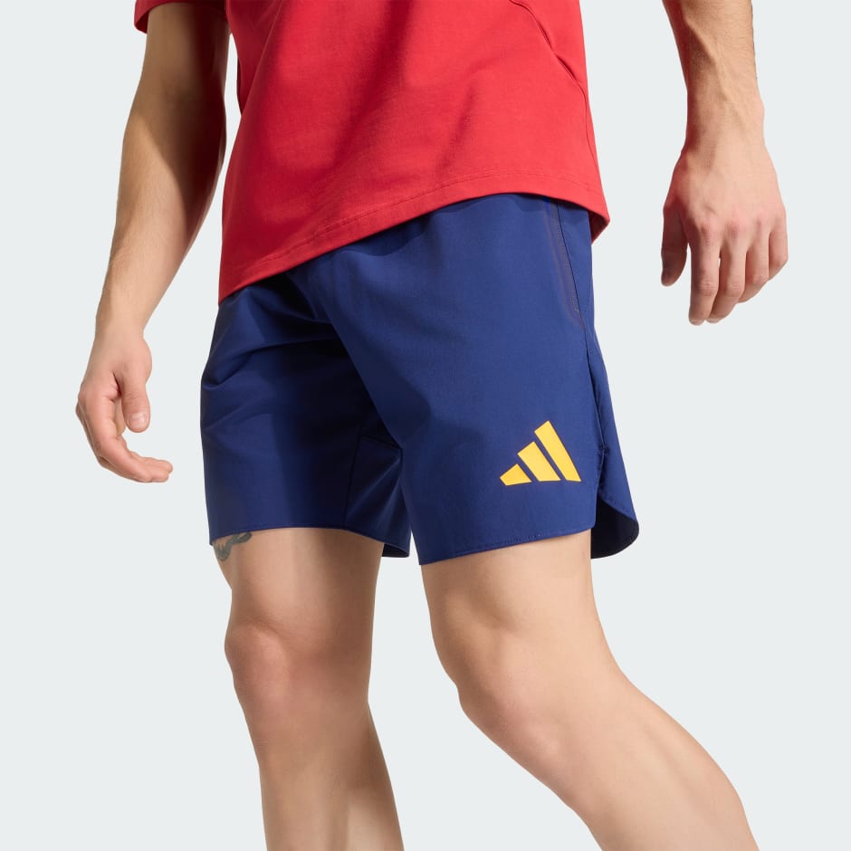 شورت الرحلات المزين بشعار منتخب إسبانيا ومن تشكيلة Tiro
