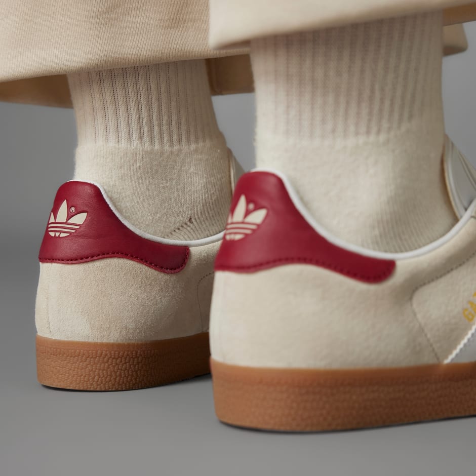 adidas Gazelle Shoes - Beige | adidas LK