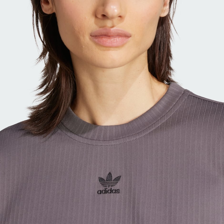 Essentials تي شيرت واسع الأضلاع المصمم لفصل الشتاء