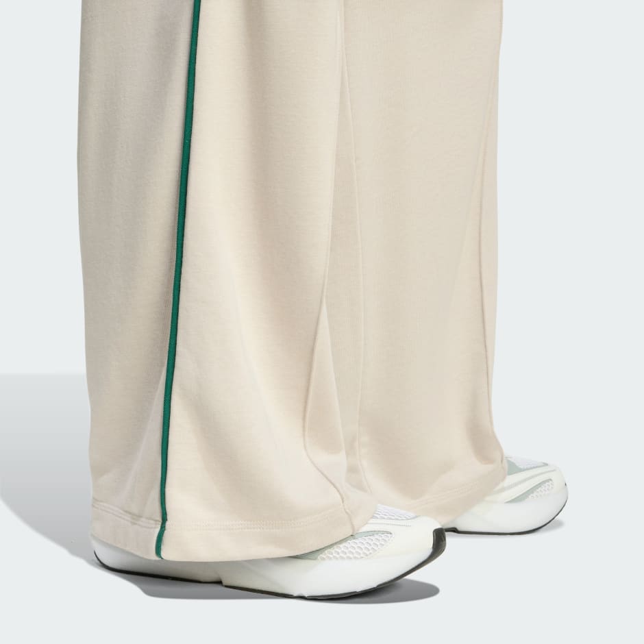 Seasonal Essentials Colourpop Pants with Embroidered Graphic