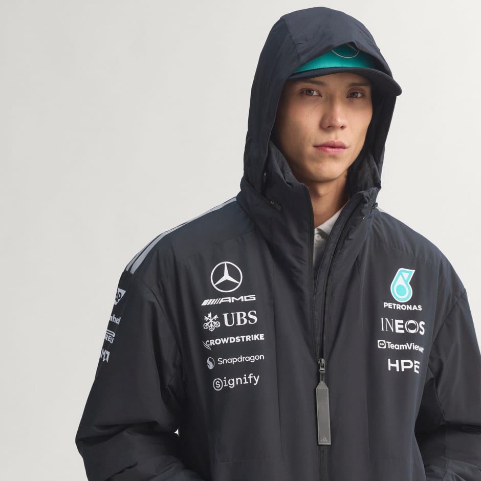 JACHETĂ MERCEDES - AMG PETRONAS FORMULA 1 TEAM ENGINEERS