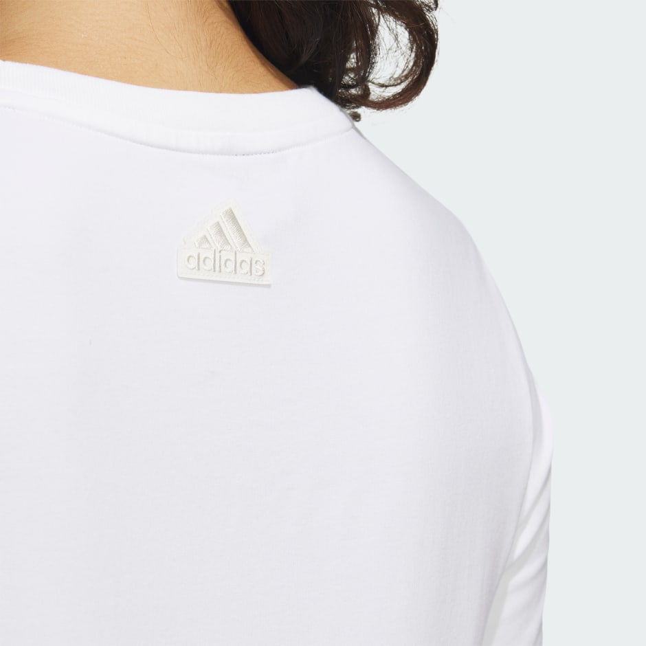 Must-Haves Badge of Sport Short Sleeve Logo Tee