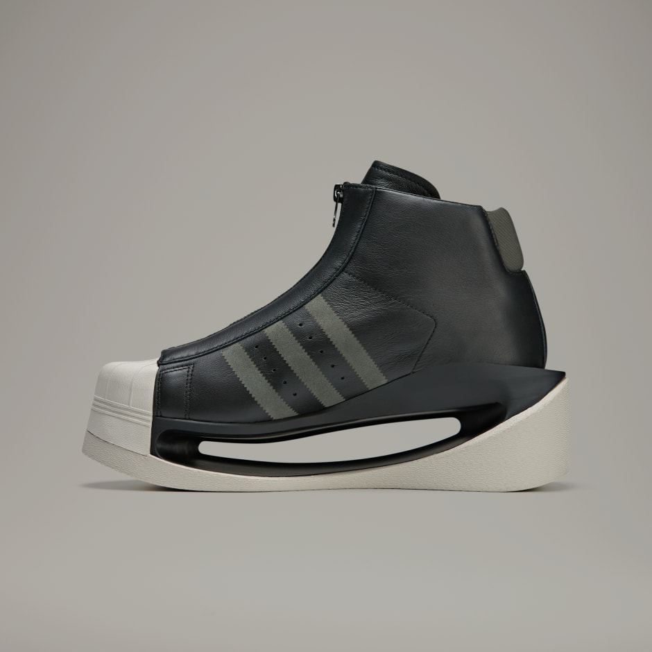 Y-3 Gendo Pro Model