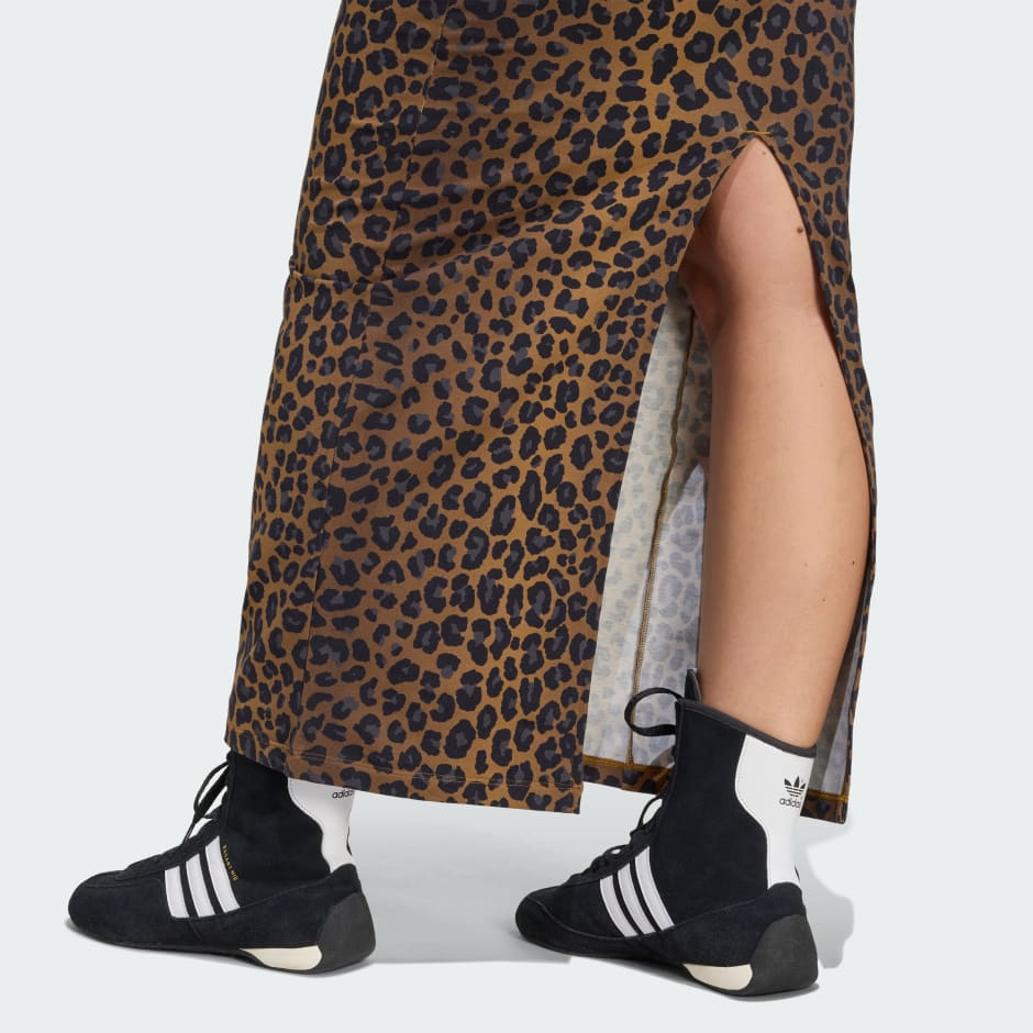 Rochie maxi cu decolteu &icirc;n V și imprimeu leopard