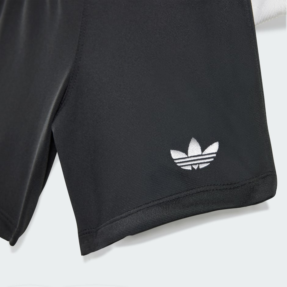 طقم تيشيرت وشورت للأطفال