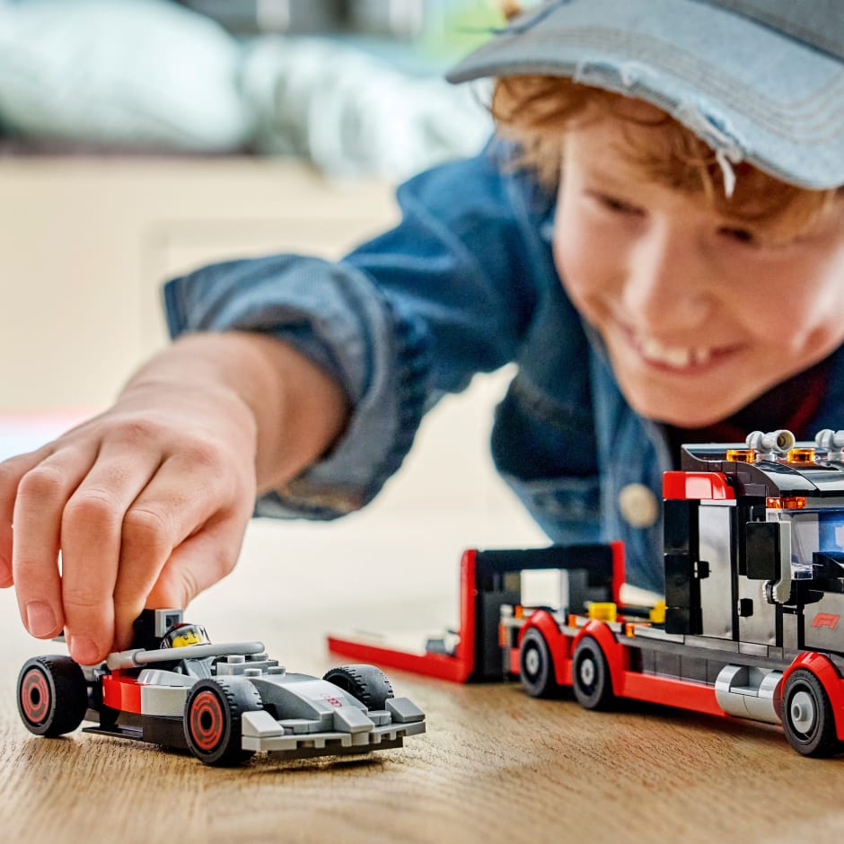 LEGO&reg; City F1&reg; Display Truck with Audi F1&reg; Race Car