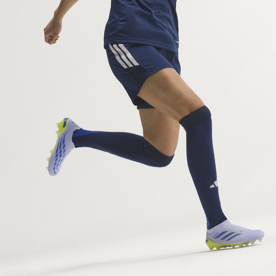 PREDATOR ELITE Laceless Firm Ground Football Boots