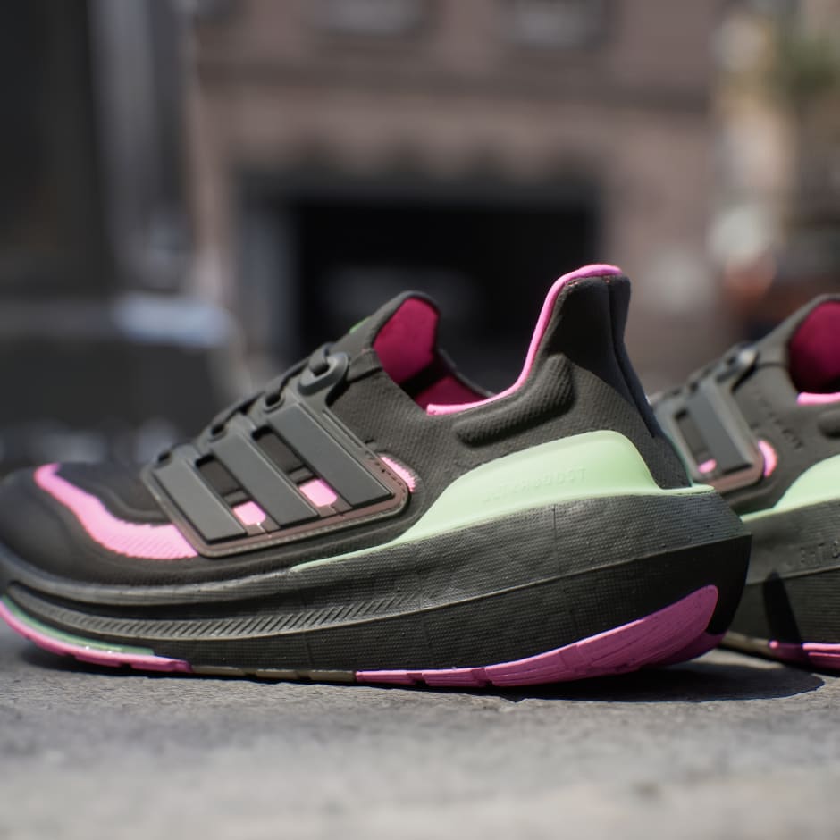נעלי Ultraboost Light 