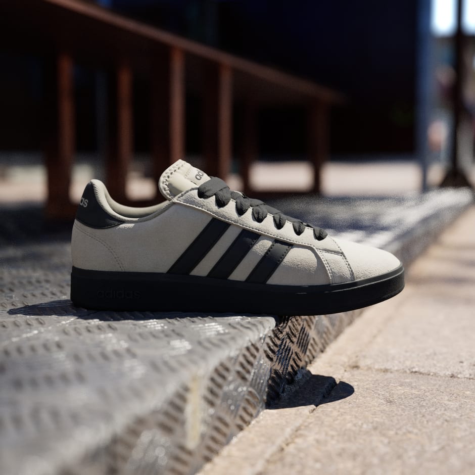 Pantofi Grand Court Base anii 2000