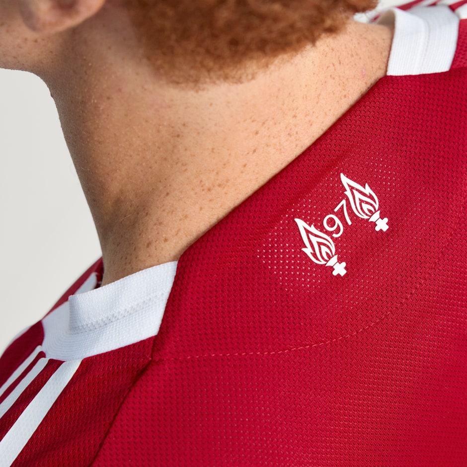 חולצה אותנטית למשחק ביתי Liverpool FC 25/26