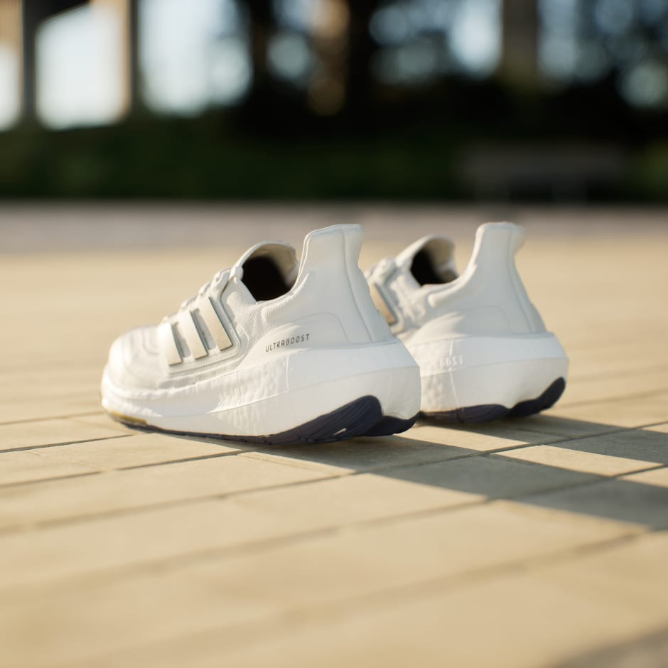 נעלי Ultraboost Light 
