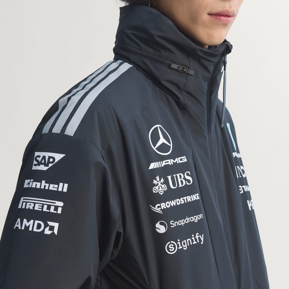 JACHETĂ MERCEDES - AMG PETRONAS FORMULA 1 TEAM ENGINEERS