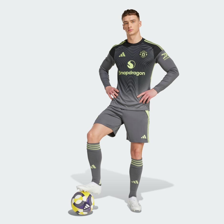 Manchester United 25/26 Long Sleeve Goalkeeper Jersey