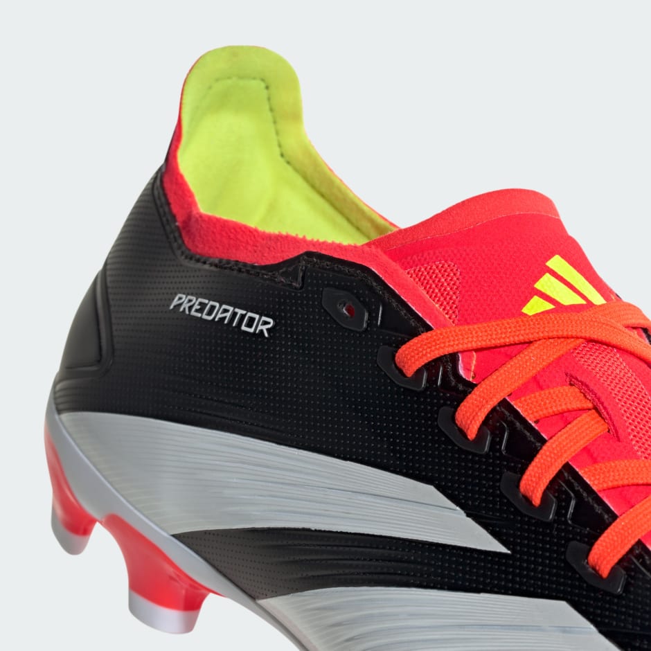 Ghete cu profil jos pentru diverse tipuri de teren Predator 24 League