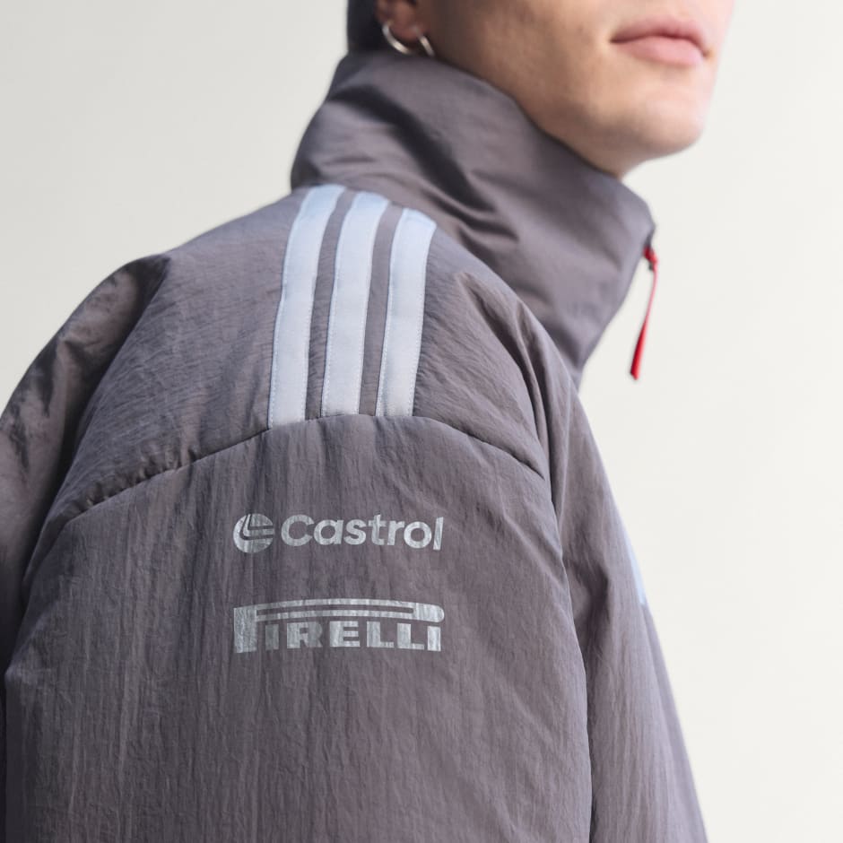 JACHETĂ CĂPTUȘITĂ AUDI REVOLUT F1 TEAM ENGINEERS & MARKETING