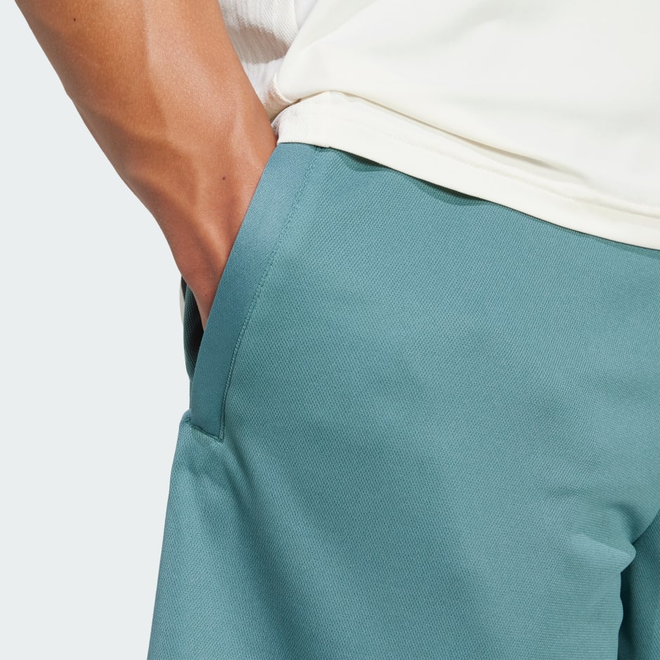 Train Essentials Logo Training Shorts