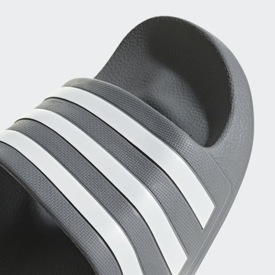 Adilette Aqua Slides