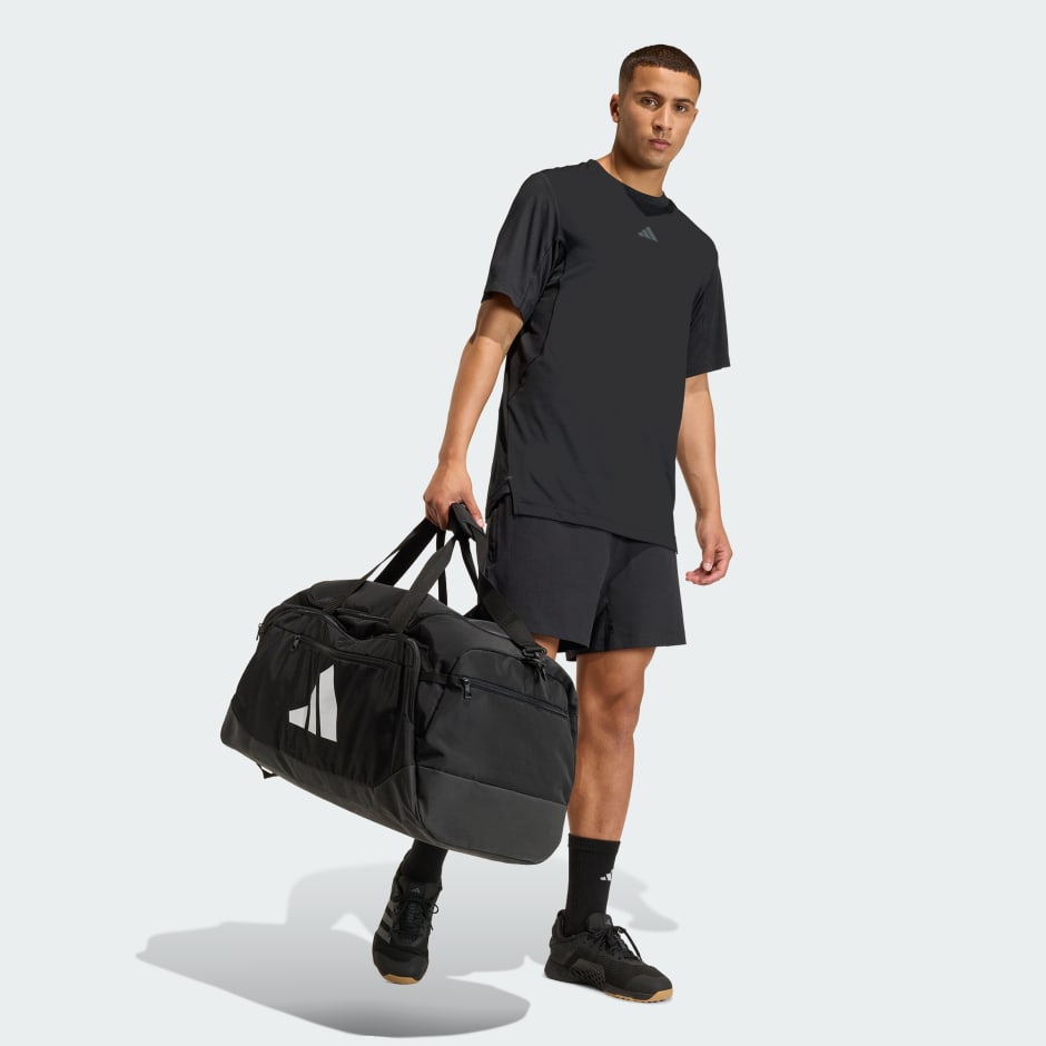 تيشيرت D4T PrimeLift مزين بالخطوط الثلاثة