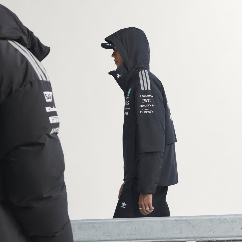 JACHETĂ MERCEDES - AMG PETRONAS FORMULA 1 TEAM ENGINEERS