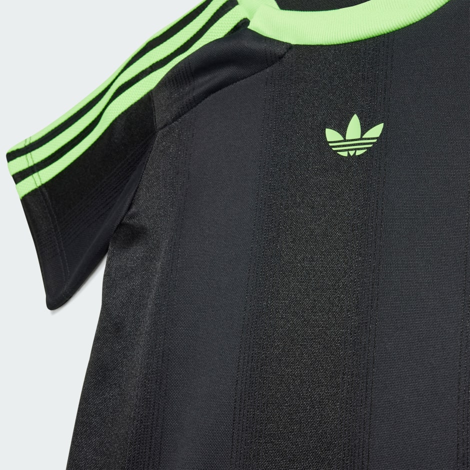 طقم تيشيرت للأطفال