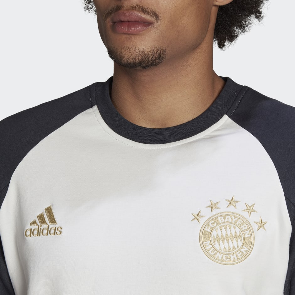 luchthaven militie Classificatie Men's Clothing - FC Bayern Travel Tee - White | adidas Oman