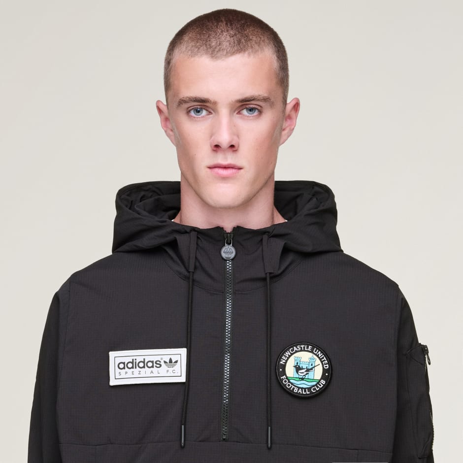 JACHETĂ NEWCASTLE SPZL F.C.