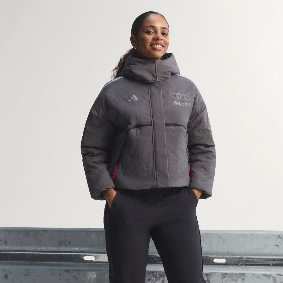 JACHETĂ CĂPTUȘITĂ AUDI REVOLUT F1 TEAM ENGINEERS & MARKETING