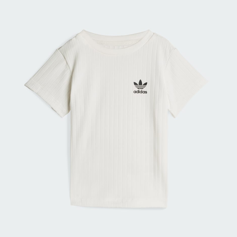 KOMPLET KRATKIH HLAČA I MAJICE &Scaron;IROKOG OVRATNIKA KLASIČNOG KROJA