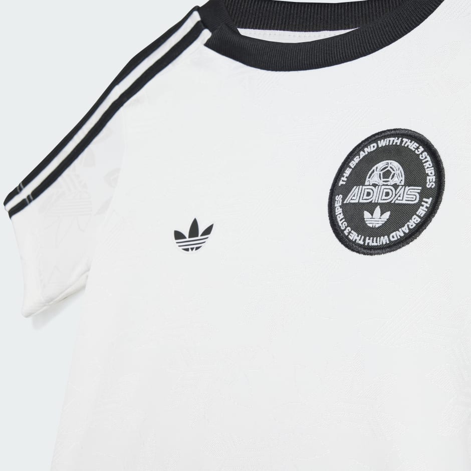 طقم تيشيرت وشورت للأطفال