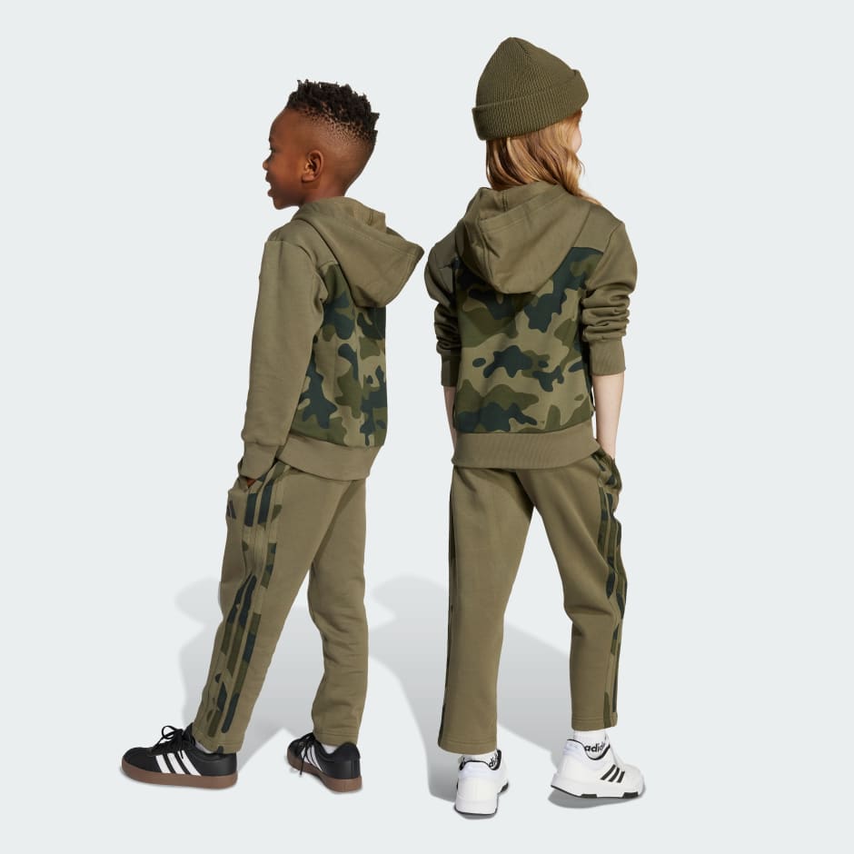 Set jogger din fleece Seasonal Essentials cu imprimeu camo pentru copii
