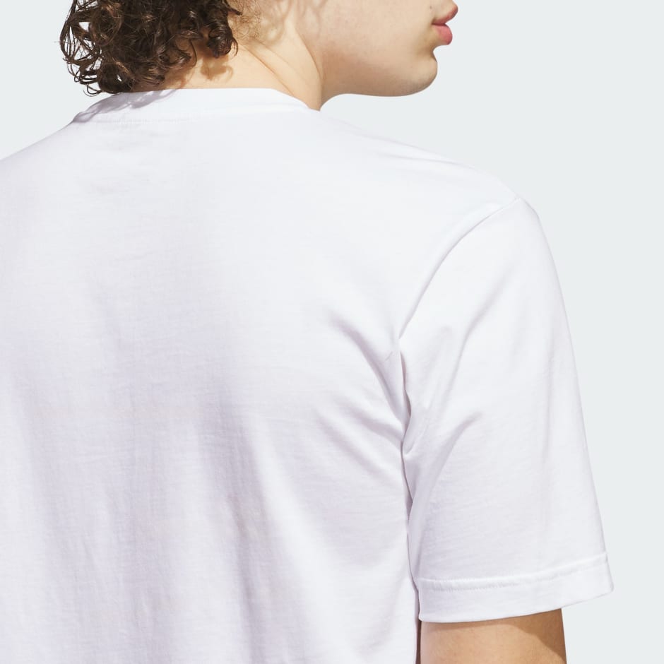 تي شيرت جرافيكي بالخطوط الثلاثة وأضواء كرة السلة