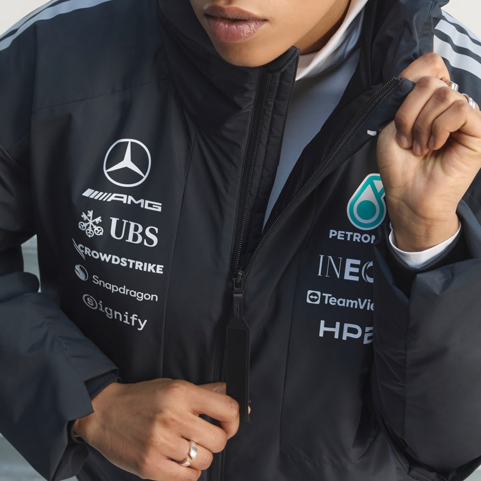JACHETĂ MERCEDES - AMG PETRONAS FORMULA 1 TEAM ENGINEERS