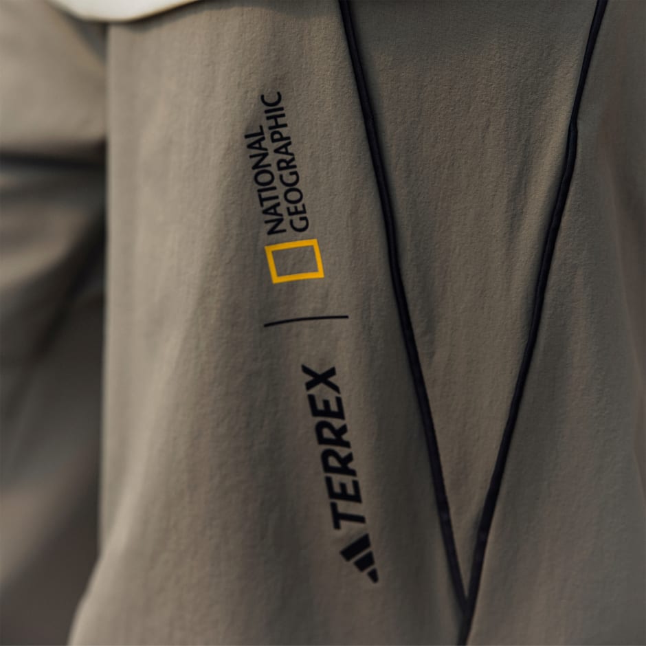 ©National Geographic AEROREADY Woven Pants