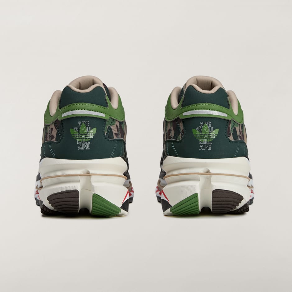 ADISTAR HRMY BAPE&reg; Trainers