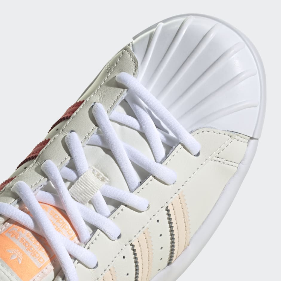 peach shell toe adidas