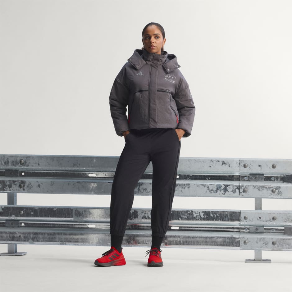 JACHETĂ CĂPTUȘITĂ AUDI REVOLUT F1 TEAM ENGINEERS & MARKETING