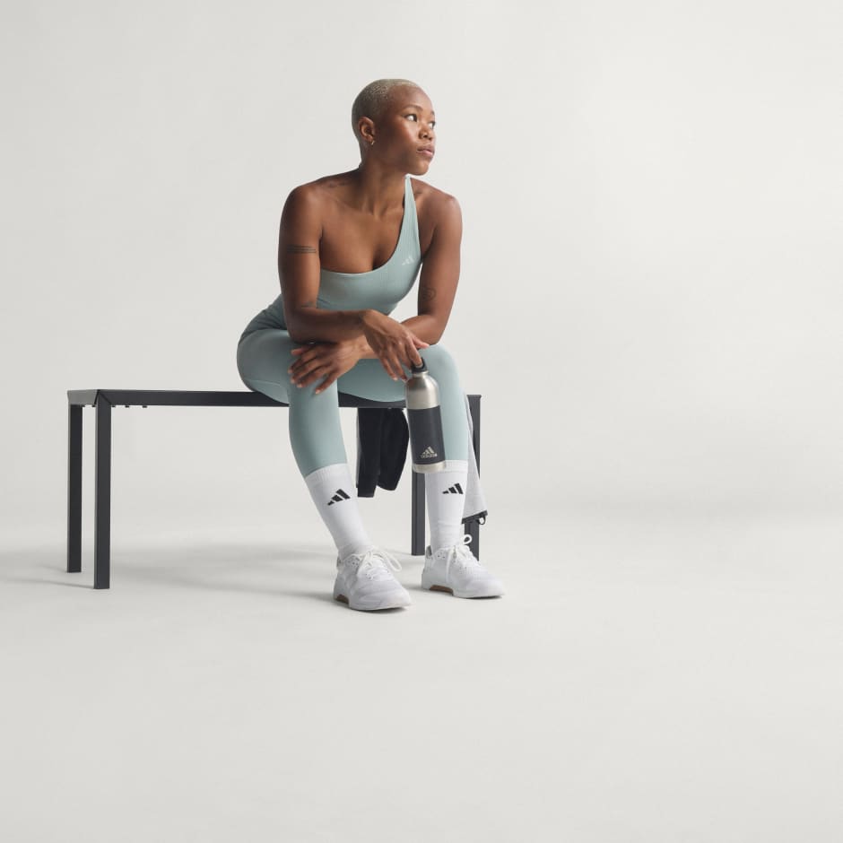 Sutien de antrenament Optime su striații, un umăr gol și susținere ușoară