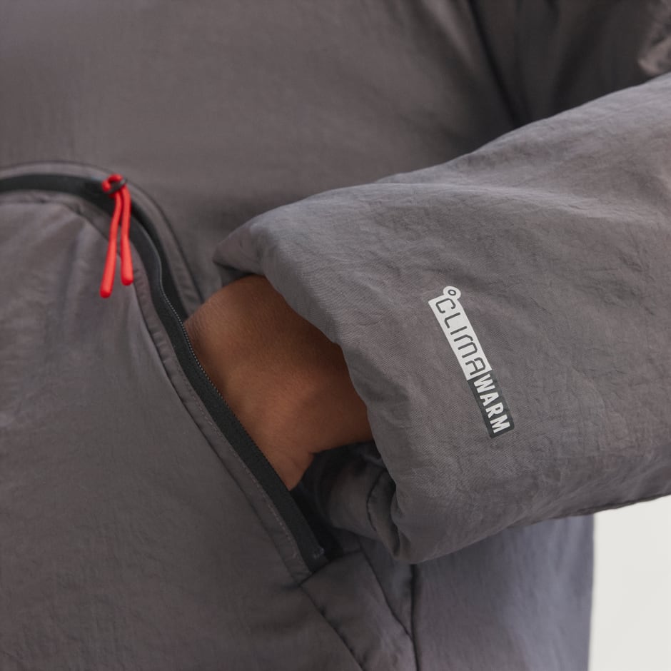 JACHETĂ CĂPTUȘITĂ AUDI REVOLUT F1 TEAM ENGINEERS & MARKETING