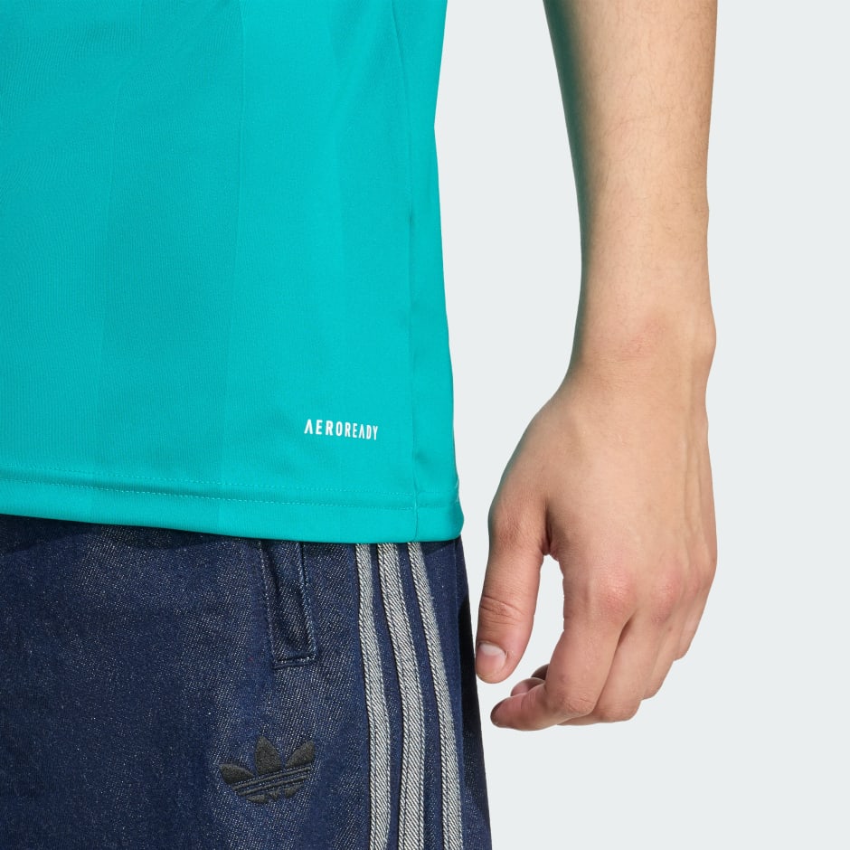 القميص الثالث لنادي ليفربول لكرة القدم موسم 25/26