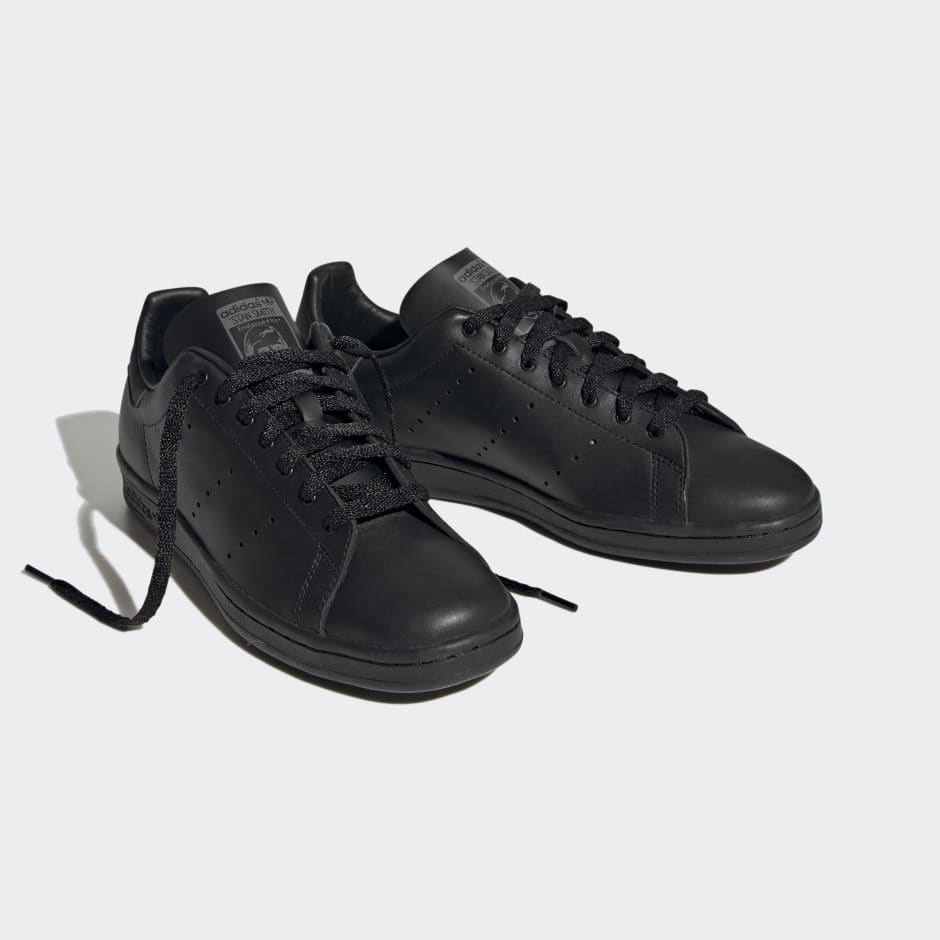 Originals stan smith on sale leather trainers in black