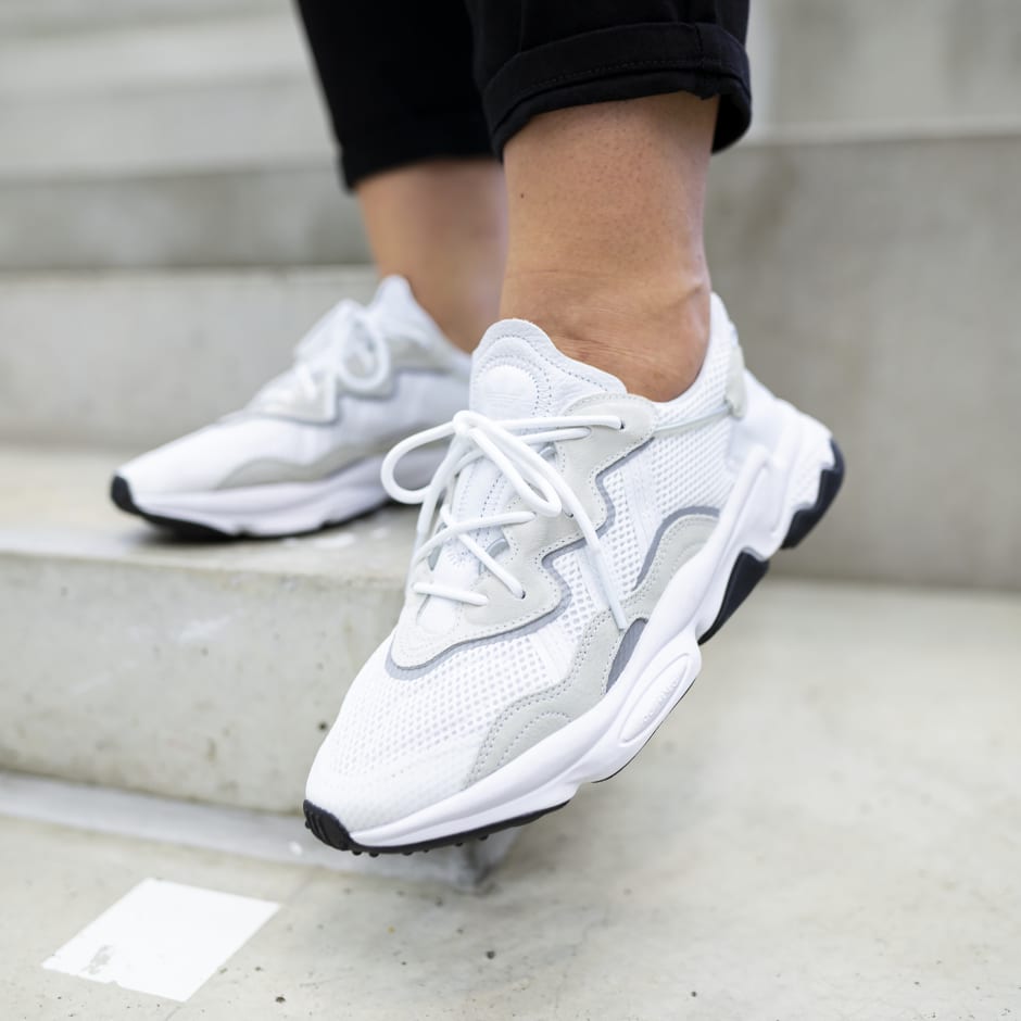 Ozweego triple outlet white