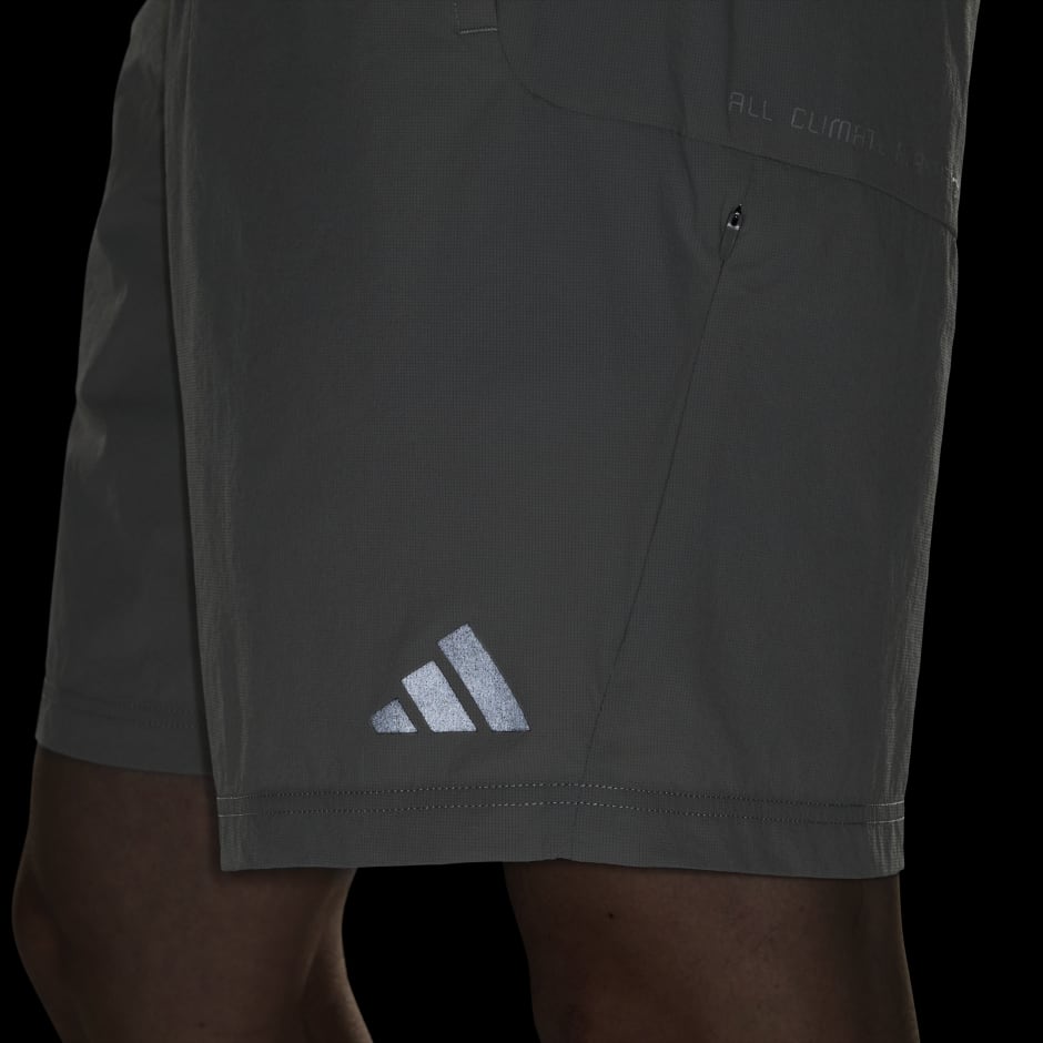 Modern Tech 輕盈梭織短褲