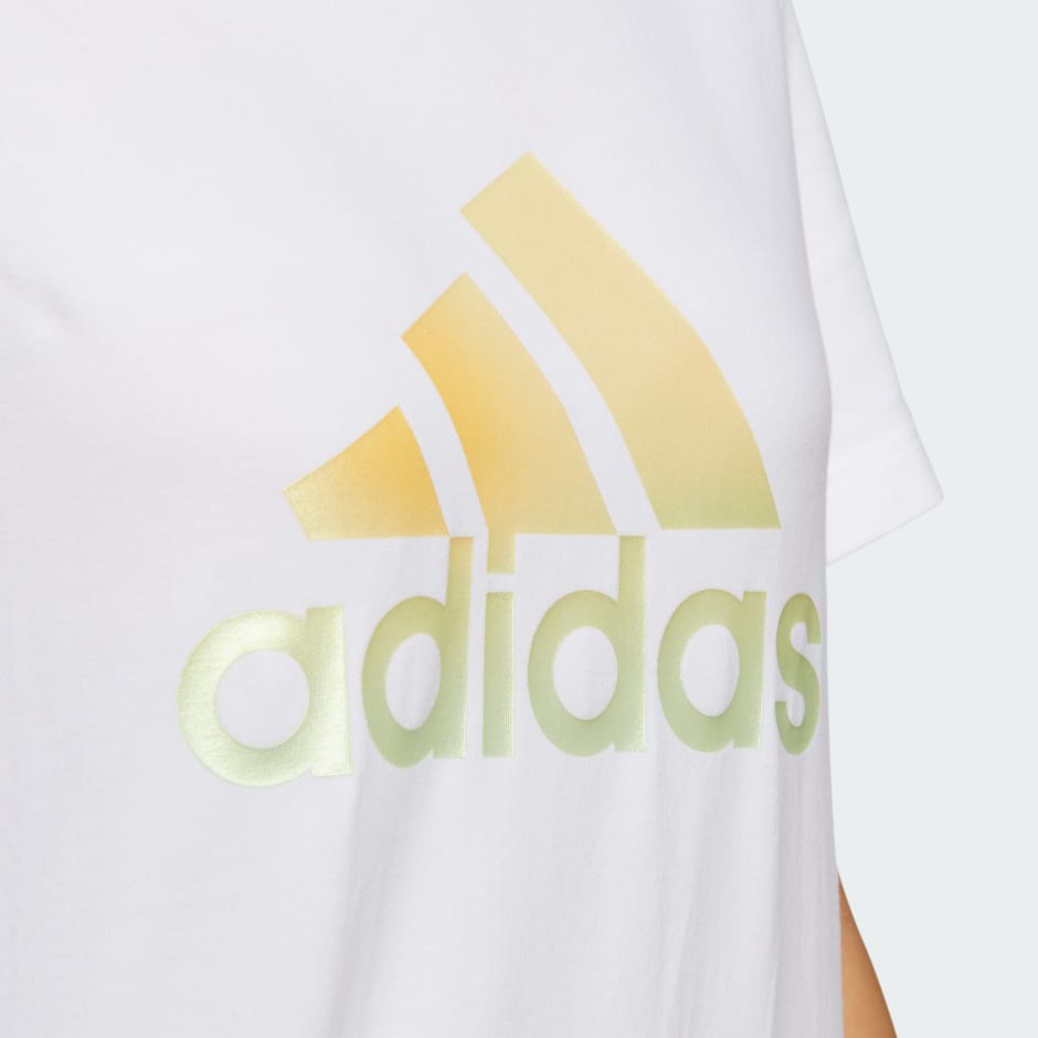 Must-Haves Badge of Sport Short Sleeve Logo Tee