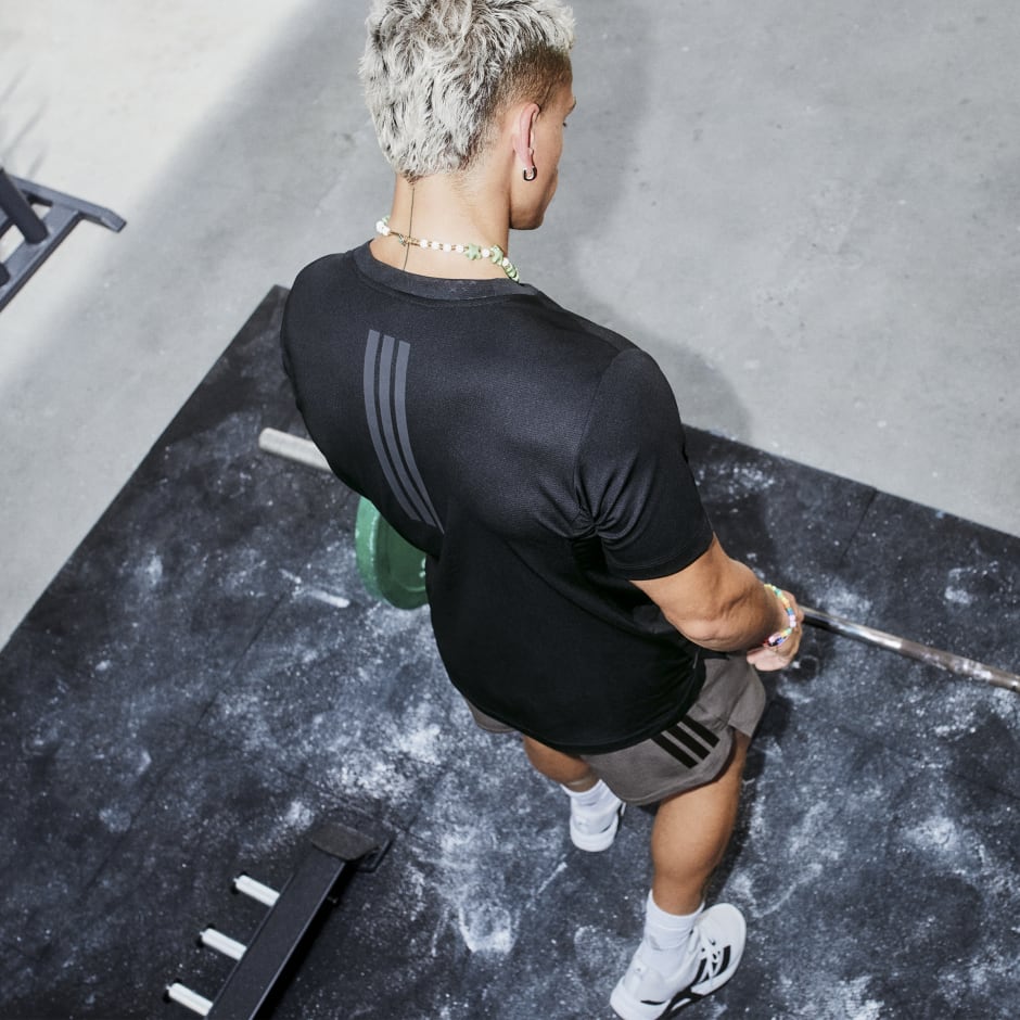 تيشيرت D4T PrimeLift مزين بالخطوط الثلاثة